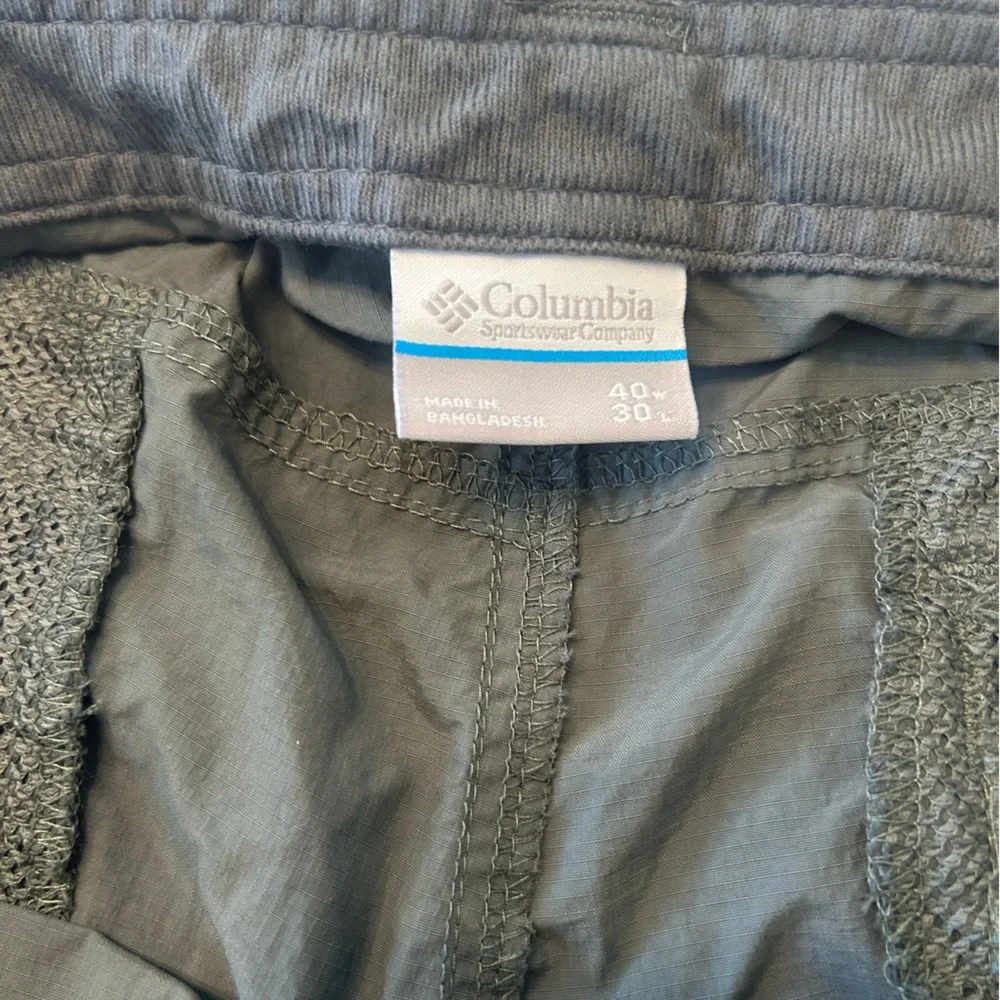 Columbia Men's Dark green Cargo Pants - Picture 4 of 5